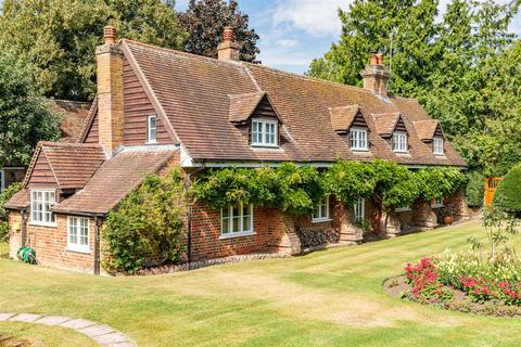 4 bedroom detached house for sale, Codicote Road, Welwyn