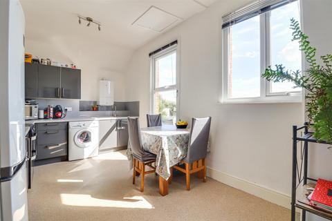 2 bedroom flat for sale, Crowstone Road, Westcliff-On-Sea SS0