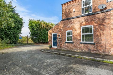 2 bedroom end of terrace house for sale, Morley Road, Warrington, WA4