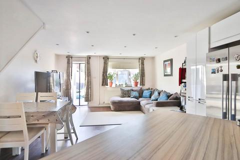 19 Virginia Close, New Malden, KT3 3RB