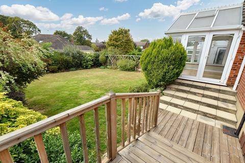 2 bedroom detached bungalow for sale, Thorpe Hall Avenue, Thorpe Bay, SS1