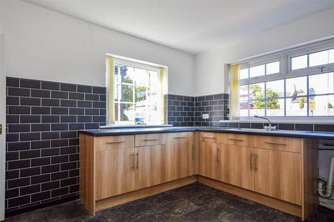 2 bedroom ground floor flat for sale, The Paddock, Normanton WF6