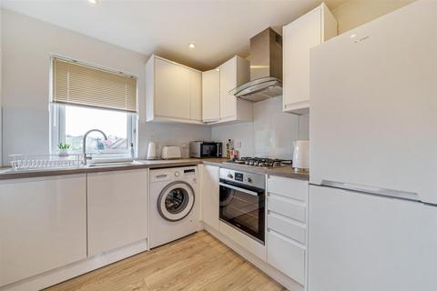 1 bedroom flat for sale, Farriers Close, Epsom KT17