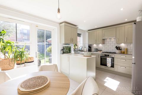 4 Beckford Way, Maidenbower, Crawley, RH10 7LT