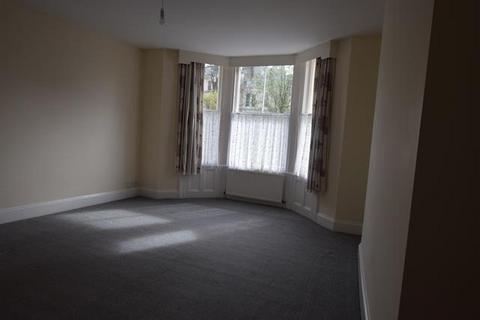 1 bedroom apartment to rent, Crown Crescent, Scarborough