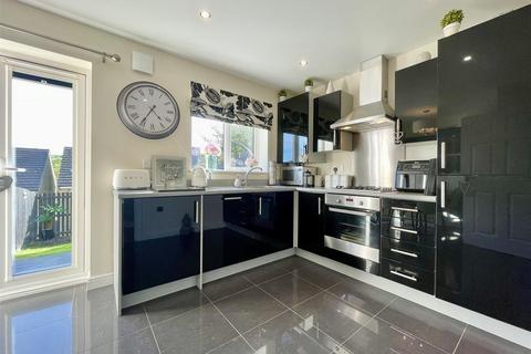 4 bedroom townhouse for sale, Woodsley Fold, Bradford BD13