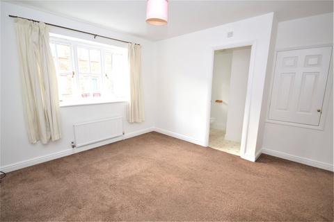 3 bedroom terraced house to rent, Nottage Crescent, CM7