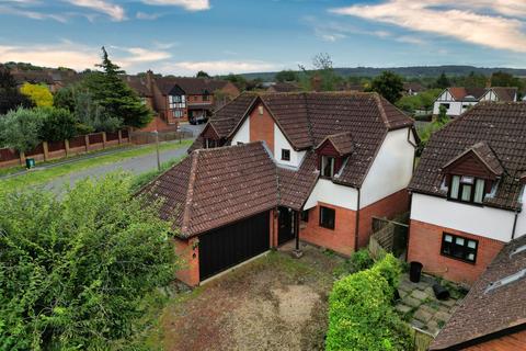 4 bedroom detached house for sale, Lightfoot Court, Milton Keynes MK7