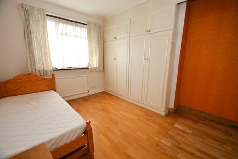 2 Corbins Lane, Harrow, HA2 8EH