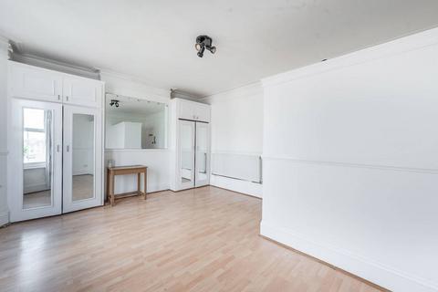 Studio to rent, Welldon Crescent, Harrow, HA1