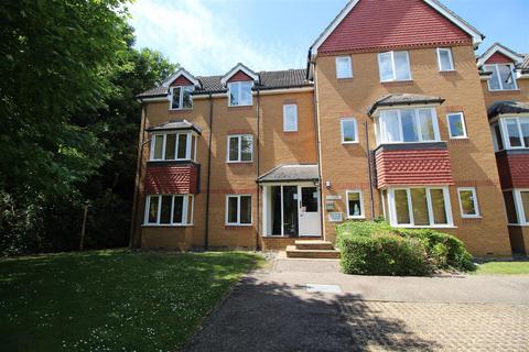 2 bedroom flat to rent, Redoubt Close, Hitchin SG4