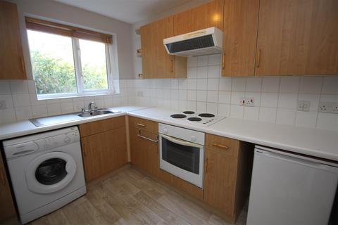 2 bedroom flat to rent, Redoubt Close, Hitchin SG4