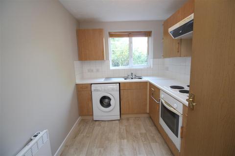 2 bedroom flat to rent, Redoubt Close, Hitchin SG4