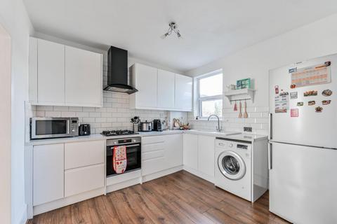 2 bedroom maisonette for sale, Highworth Road, Bounds Green