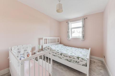 2 bedroom maisonette for sale, Highworth Road, Bounds Green