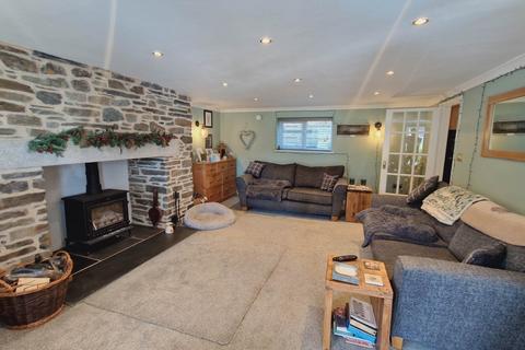 3 bedroom end of terrace house for sale, Honeysuckle Cottage, Camelford.