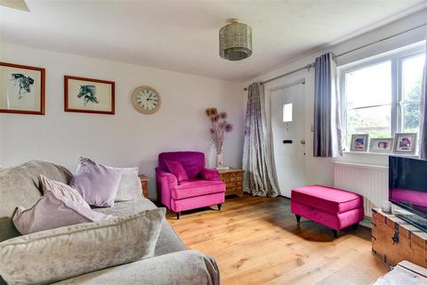 10 Henderson Walk, Steyning, BN44 3SG