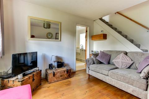 10 Henderson Walk, Steyning, BN44 3SG
