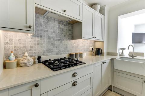 10 Henderson Walk, Steyning, BN44 3SG