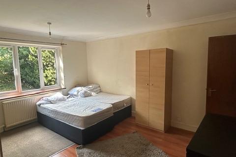 Studio for sale, Maria Court, Cypress Road, South Norwood, SE25