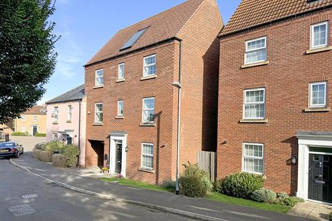 4 bedroom townhouse for sale, Ox Meadow, Cambridge CB25