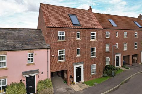 4 bedroom townhouse for sale, Ox Meadow, Cambridge CB25