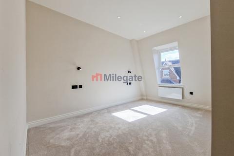 2 bedroom flat to rent, Baker Street, Weybridge KT13