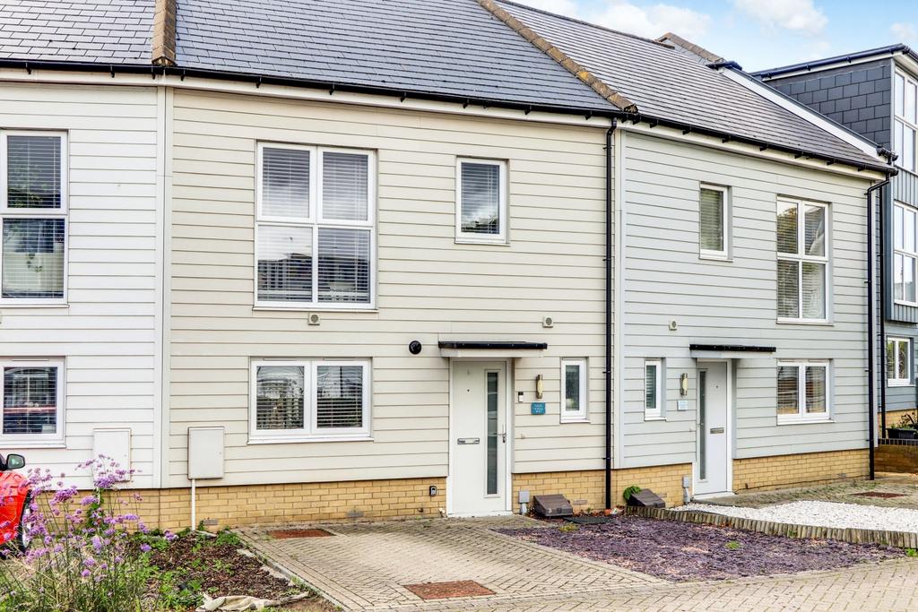 Kings Way, Folkestone 2 bed terraced house for sale £300,000