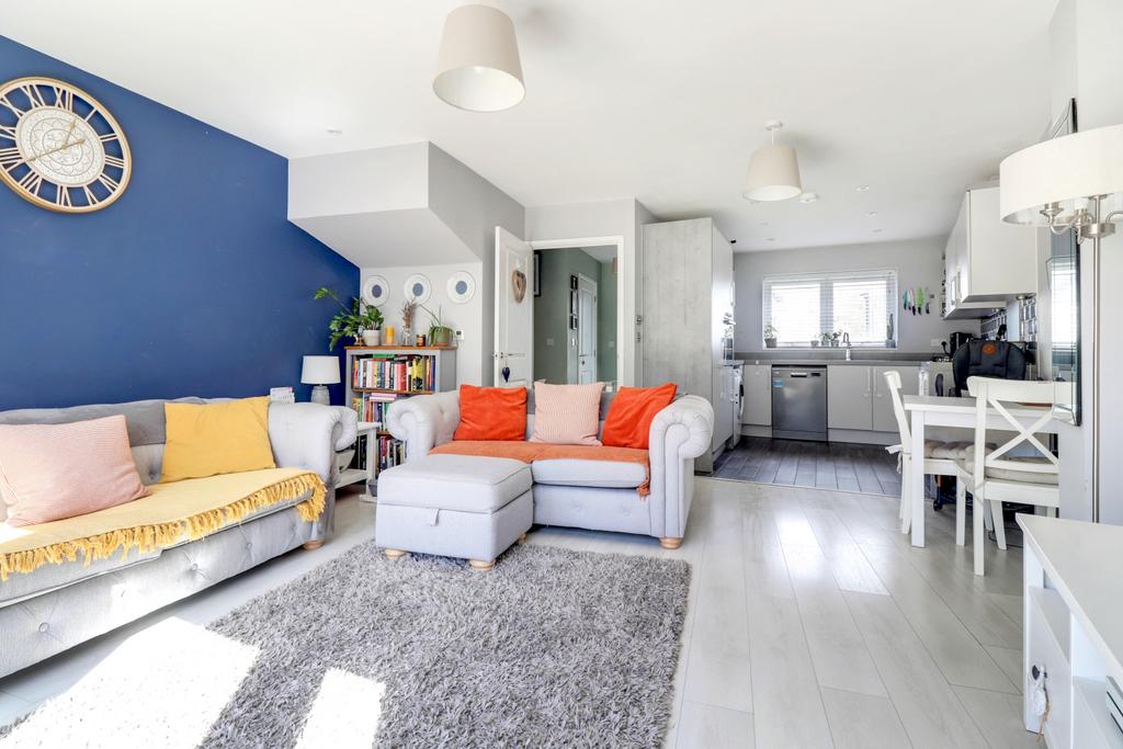 Kings Way, Folkestone 2 bed terraced house for sale £300,000