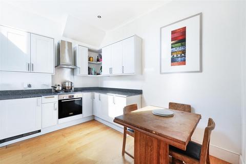 2 bedroom flat for sale, North View Road, London N8