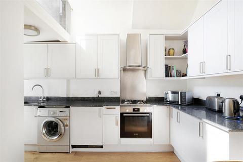 2 bedroom flat for sale, North View Road, London N8