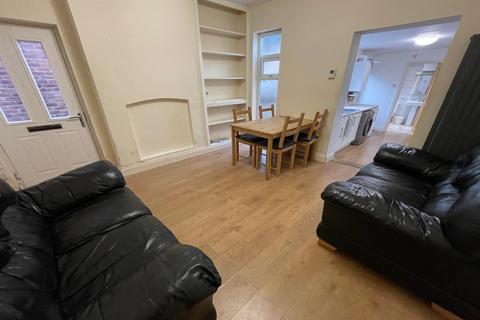 4 bedroom end of terrace house to rent, Humber Road, Beeston, NG9 2ET