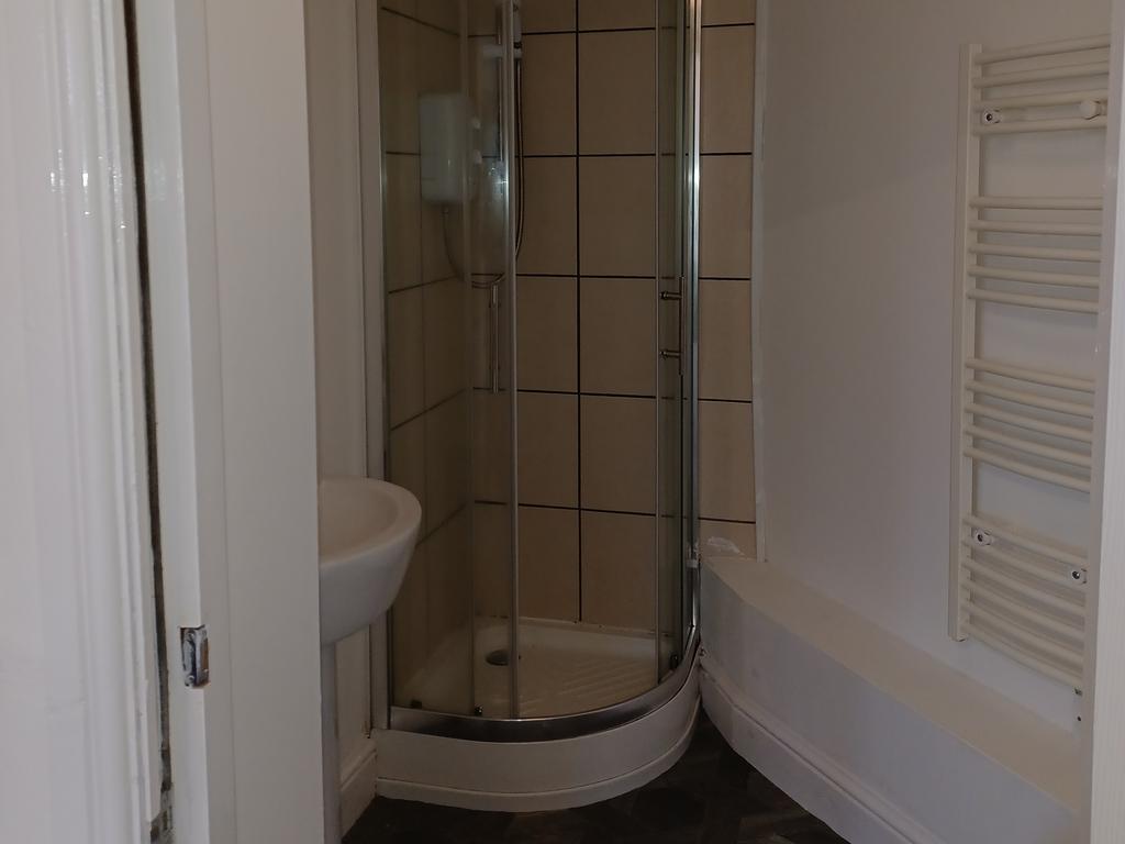 Bathroom 3.jpg