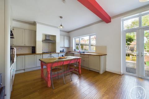 3 bedroom semi-detached house for sale, St. Martins View, Leeds