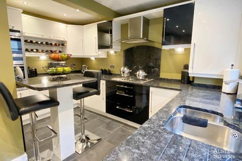 4 Alpine Drive, Royton, Oldham, OL2 5HB