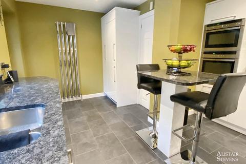 4 Alpine Drive, Royton, Oldham, OL2 5HB