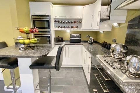 4 Alpine Drive, Royton, Oldham, OL2 5HB