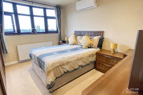 4 Alpine Drive, Royton, Oldham, OL2 5HB
