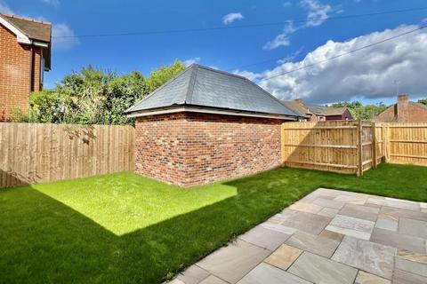 4 bedroom semi-detached house for sale, Clifton Park , Fordingbridge SP6 1EQ