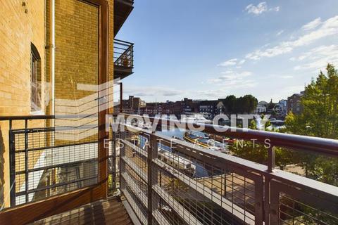 2 bedroom flat to rent, Shearwater Court, Wapping E1W