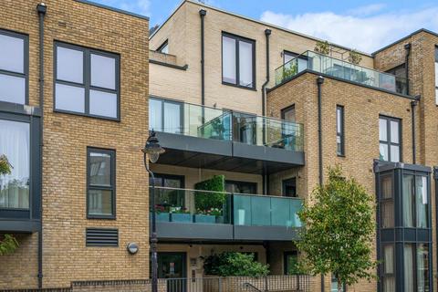 2 bedroom flat for sale, Bishops Road, Highgate