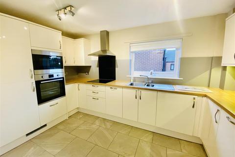 2 bedroom flat to rent, Willow Meadow Road, Ashbourne DE6