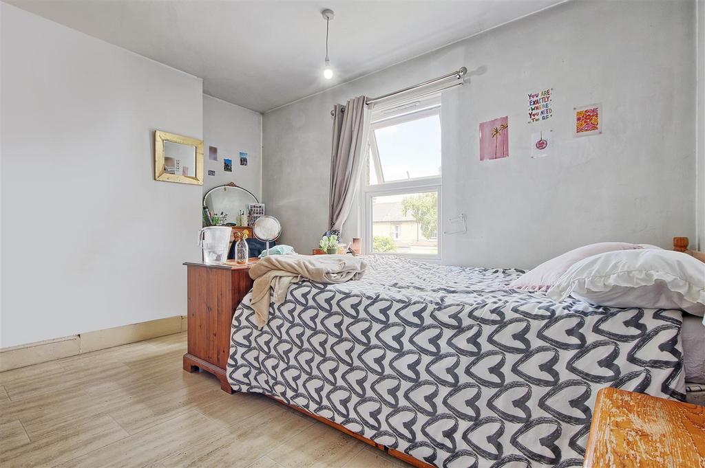 Bedroom 1.jpg