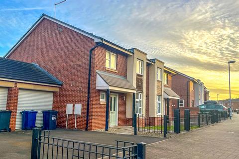 3 bedroom semi-detached house to rent, Lynwood Way, South Shields