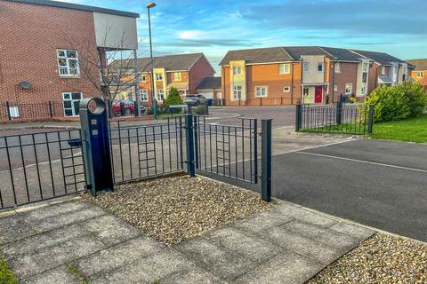 3 bedroom semi-detached house to rent, Lynwood Way, South Shields