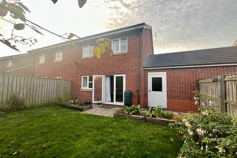 3 bedroom semi-detached house to rent, Lynwood Way, South Shields