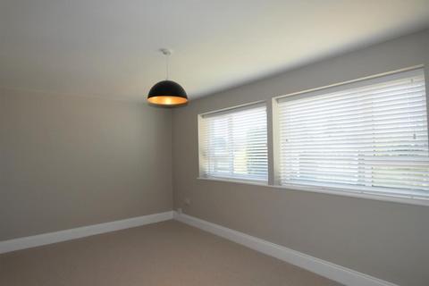 2 bedroom bungalow to rent, Burswin Road, Carterton, Oxon, OX18 1DZ