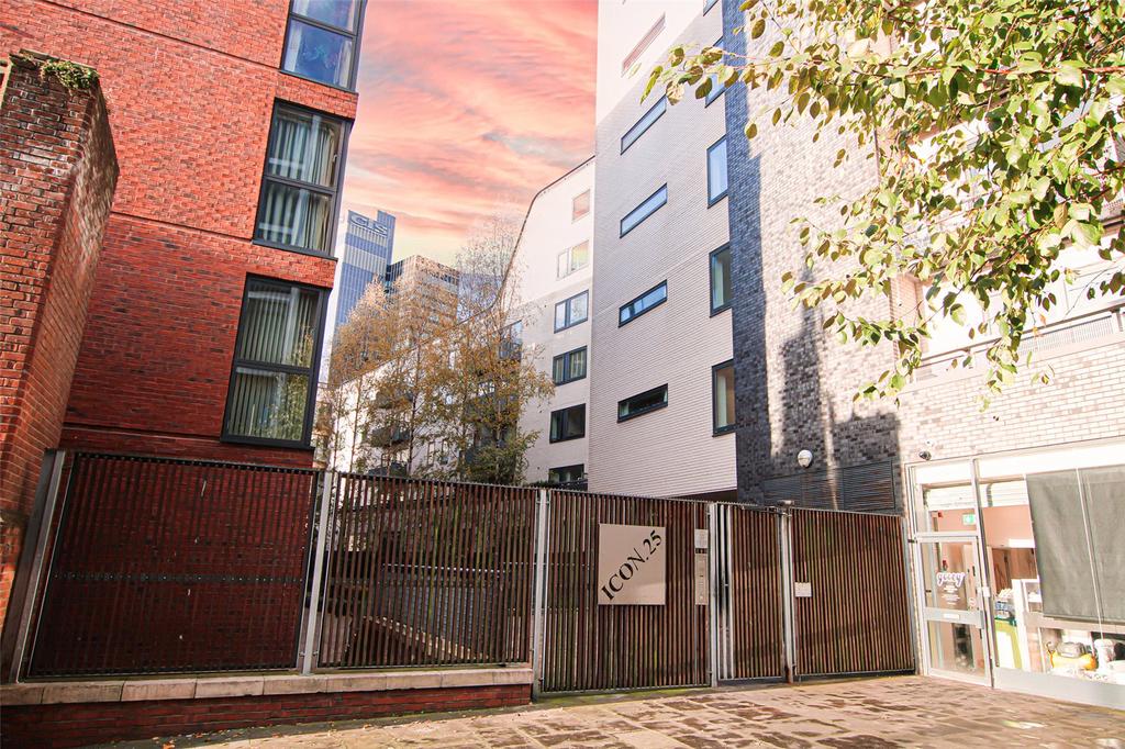 Apartment in Manchester, Central Retail District, City Centre - View 2