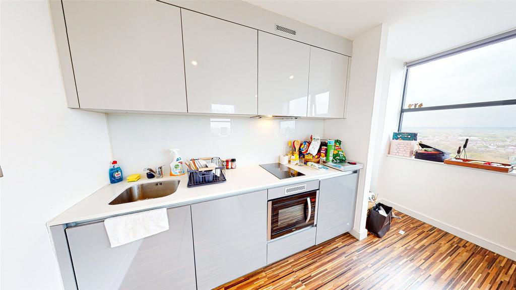 Apartment in Trafford, Old Trafford, Greater Manchester - View 5