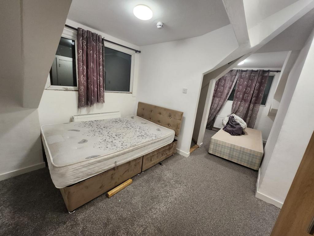 Flat 3, 78 Westcroft Road, BD7 3 EJ
